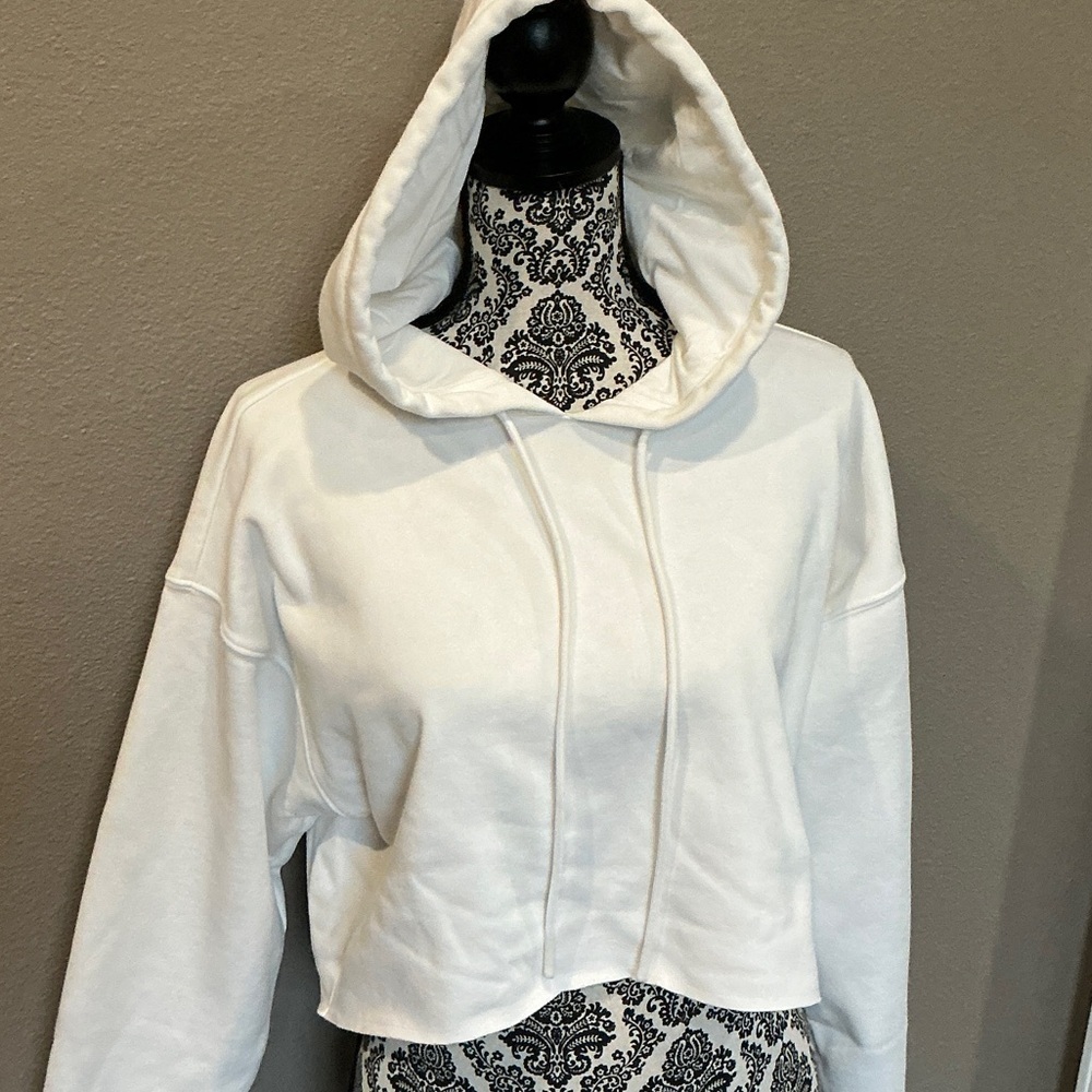 YITTY White Cropped Hoodie Size Medium